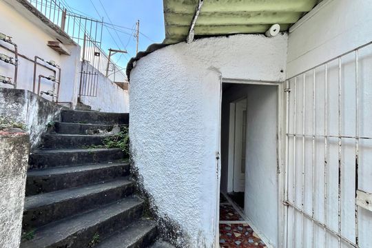 Fachada de casa para alugar com 1 quarto, 40m² em Jardim Oriental, São Paulo