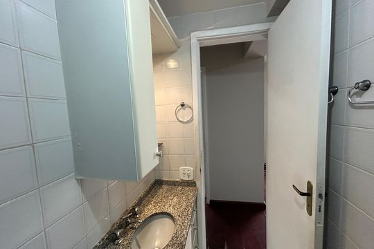 Banheiro de apartamento para alugar com 2 quartos, 59m² em Todos Os Santos, Rio de Janeiro
