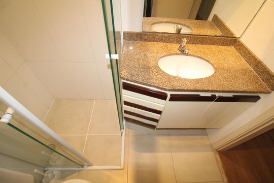 Banheiro de apartamento para alugar com 2 quartos, 60m² em Conjunto Residencial Novo Pacaembu, São Paulo