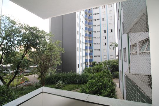 Sala - Varanda de apartamento para alugar com 2 quartos, 60m² em Conjunto Residencial Novo Pacaembu, São Paulo