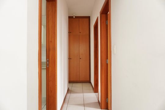 Corredor de apartamento para alugar com 2 quartos, 68m² em Funcionários, Belo Horizonte