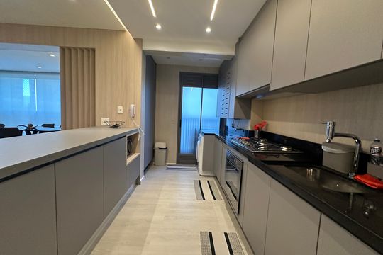 Cozinha de apartamento para alugar com 2 quartos, 95m² em Alphaville Empresarial, Barueri