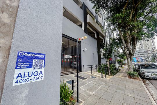 Fachada com Plaquinha de apartamento para alugar com 1 quarto, 38m² em Vila Esperança, São Paulo