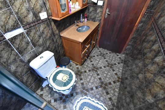 Banheiro de casa à venda com 4 quartos, 360m² em Campo de Santana, Curitiba