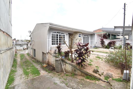 Área externa de casa à venda com 4 quartos, 360m² em Campo de Santana, Curitiba