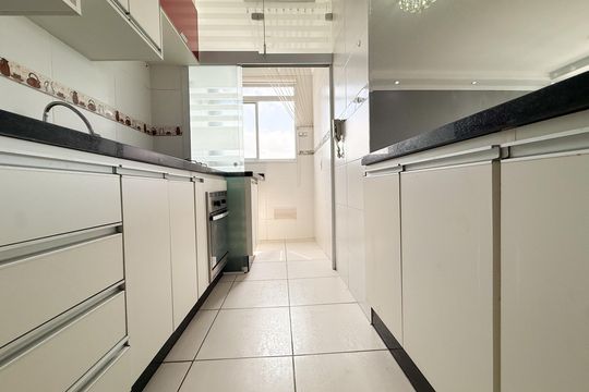 Cozinha de apartamento para alugar com 2 quartos, 45m² em Jardim Iris, São Paulo