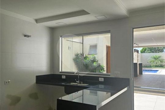 Casa à venda com 3 quartos, 250m² em Tremembé, São Paulo