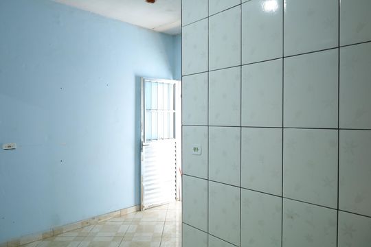 Cozinha de casa para alugar com 1 quarto, 27m² em Conjunto Habitacional A. E. Carvalho, São Paulo