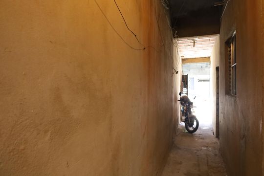 Corredor de casa para alugar com 1 quarto, 27m² em Conjunto Habitacional A. E. Carvalho, São Paulo