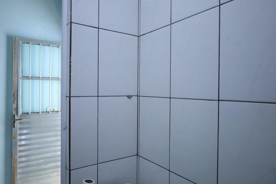 Banheiro de casa para alugar com 1 quarto, 27m² em Conjunto Habitacional A. E. Carvalho, São Paulo