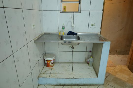 Cozinha de casa para alugar com 1 quarto, 27m² em Conjunto Habitacional A. E. Carvalho, São Paulo