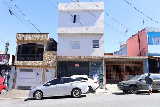 Fachada  de casa para alugar com 1 quarto, 27m² em Conjunto Habitacional A. E. Carvalho, São Paulo