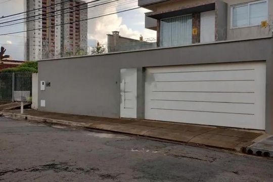 Casa à venda com 3 quartos, 220m² em Coimbra, Goiânia