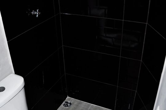 Detalhe - Banheiro Social de casa para alugar com 1 quarto, 20m² em Vila Penteado, São Paulo