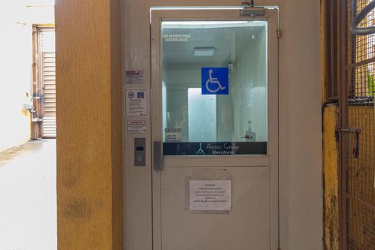 Área Comum - Elevador Acessível de apartamento para alugar com 2 quartos, 45m² em Parada Xv de Novembro, São Paulo