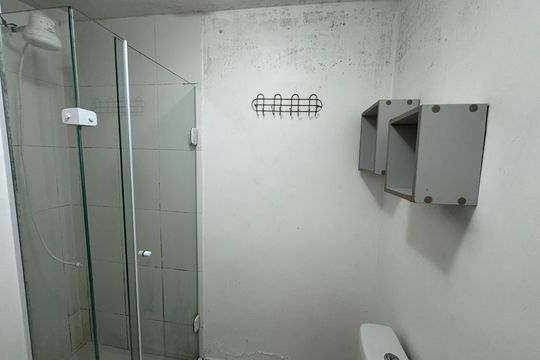 Banheiro de apartamento à venda com 1 quarto, 39m² em Padroeira, Osasco