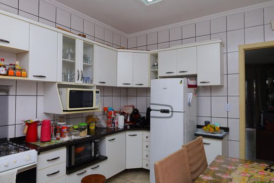 Cozinha de casa à venda com 3 quartos, 203m² em Jardim Norma, São Paulo