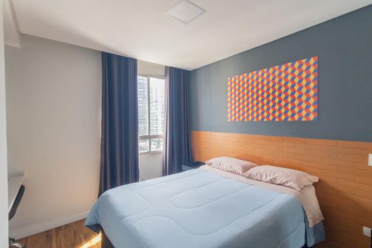 Quarto Suíte de apartamento para alugar com 1 quarto, 48m² em Água Verde, Curitiba