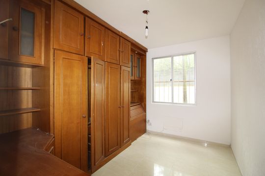 Quarto 1 de apartamento para alugar com 2 quartos, 52m² em Taquara, Rio de Janeiro