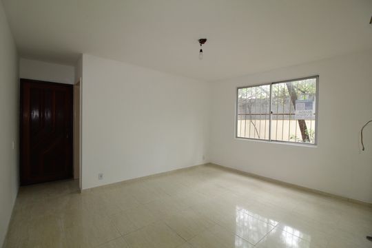 Sala de apartamento para alugar com 2 quartos, 52m² em Taquara, Rio de Janeiro