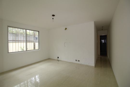 Sala de apartamento para alugar com 2 quartos, 52m² em Taquara, Rio de Janeiro