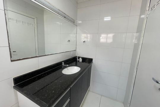 Banheiro Social de casa para alugar com 3 quartos, 160m² em Vila Valenca, São Vicente