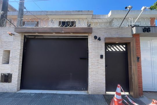 Fachada de casa para alugar com 3 quartos, 160m² em Vila Valenca, São Vicente