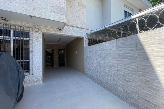 Garagem de casa para alugar com 3 quartos, 160m² em Vila Valenca, São Vicente