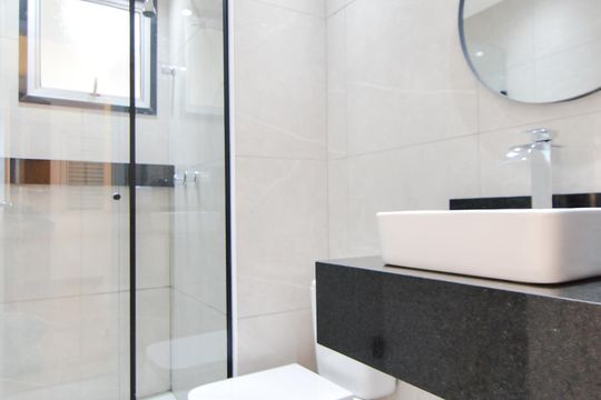 Banheiro  de apartamento para alugar com 3 quartos, 64m² em Vila das Bandeiras, Guarulhos