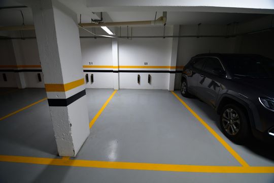 Garagem de apartamento à venda com 3 quartos, 236m² em Cambuí, Campinas
