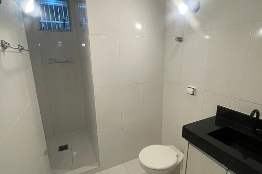 Banheiro da Suíte de apartamento para alugar com 2 quartos, 100m² em Itararé, São Vicente