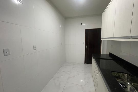 Cozinha de apartamento para alugar com 2 quartos, 100m² em Itararé, São Vicente