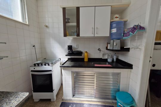 Cozinha de apartamento para alugar com 1 quarto, 45m² em São Bento, Cabo Frio
