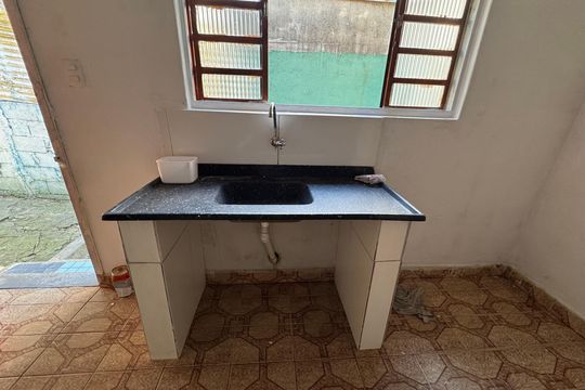 Cozinha de casa para alugar com 1 quarto, 80m² em Vila Osasco, Osasco