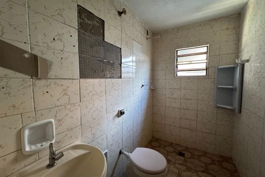Banheiro de casa para alugar com 1 quarto, 80m² em Vila Osasco, Osasco