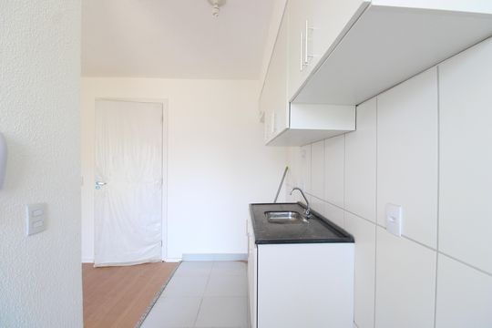 Cozinha de apartamento para alugar com 2 quartos, 44m² em Jacarepaguá, Rio de Janeiro