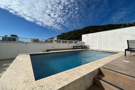 Área comum - Piscina de apartamento para alugar com 2 quartos, 112m² em Centro, Florianópolis