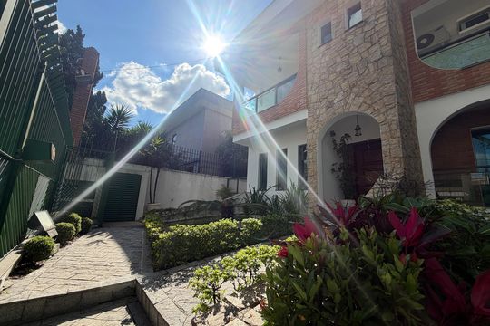 Fachada de casa para alugar com 5 quartos, 777m² em City América, São Paulo