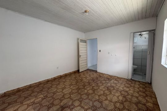 Quarto de casa para alugar com 1 quarto, 80m² em Vila Osasco, Osasco