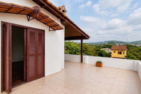 Área externa de casa para alugar com 4 quartos, 200m² em Lomba do Pinheiro, Porto Alegre