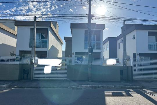 Fachada de casa para alugar com 3 quartos, 125m² em Campeche Central, Florianópolis