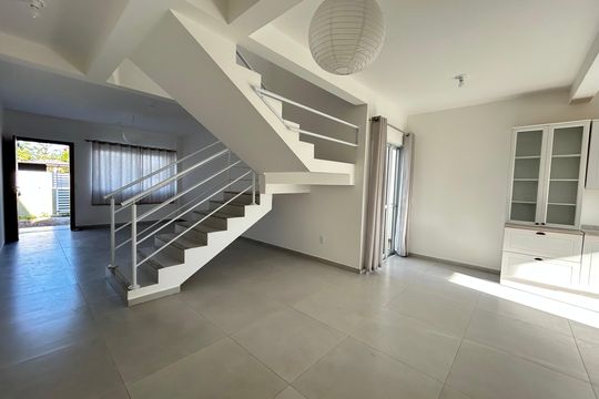 Sala de casa para alugar com 3 quartos, 125m² em Campeche Central, Florianópolis
