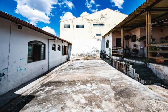 Área externa de casa para alugar com 4 quartos, 360m² em Glória, Belo Horizonte
