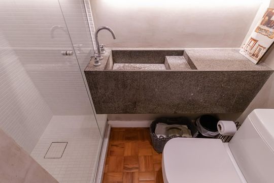 Banheiro de apartamento para alugar com 1 quarto, 94m² em Itaim Bibi, São Paulo