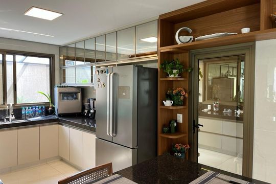 Cozinha de casa de condomínio à venda com 4 quartos, 460m² em Portal do Sol, Contagem