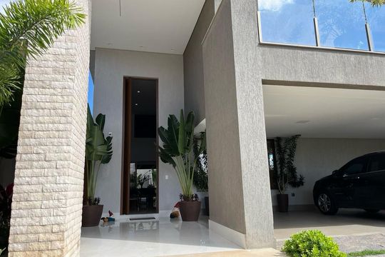 Fachada de casa de condomínio à venda com 4 quartos, 460m² em Portal do Sol, Contagem