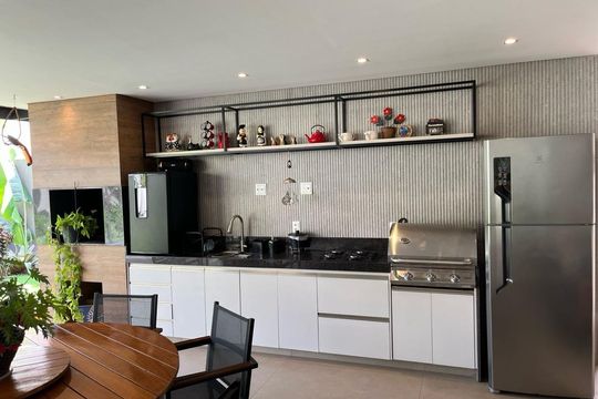 Cozinha de casa de condomínio à venda com 4 quartos, 460m² em Portal do Sol, Contagem
