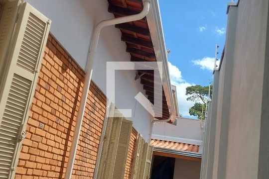 Casa à venda com 3 quartos, 200m² em Vila Nogueira, Campinas