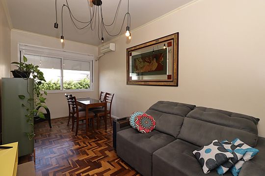 Apartamento para alugar com 2 quartos, 70m² em Navegantes, Porto Alegre