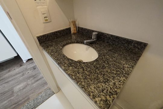 Banheiro de kitnet/studio à venda com 1 quarto, 28m² em Liberdade, São Paulo